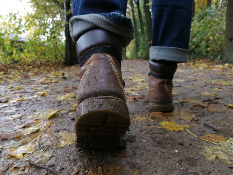 hiking-3301812_960_720